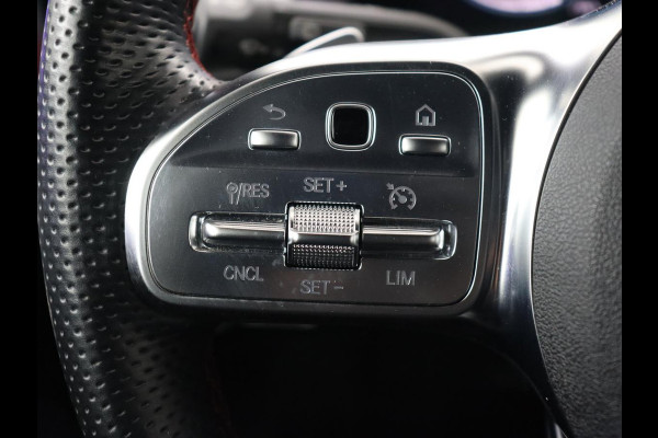 Mercedes-Benz A-Klasse 180 AMG | 66.100km NAP | Stoelverwarming | Camera | Sfeerverlichting | Leder/Alcantara | Navigatie | Full LED | Park Assist | Widescreen Mercedes-Benz A-Klasse 180 AMG | 66.100km NAP | Stoelverwarming | Camera | Sfeerverlichting | Leder/Alcantara | Navigatie | Full LED | Park Assist | Widescreen