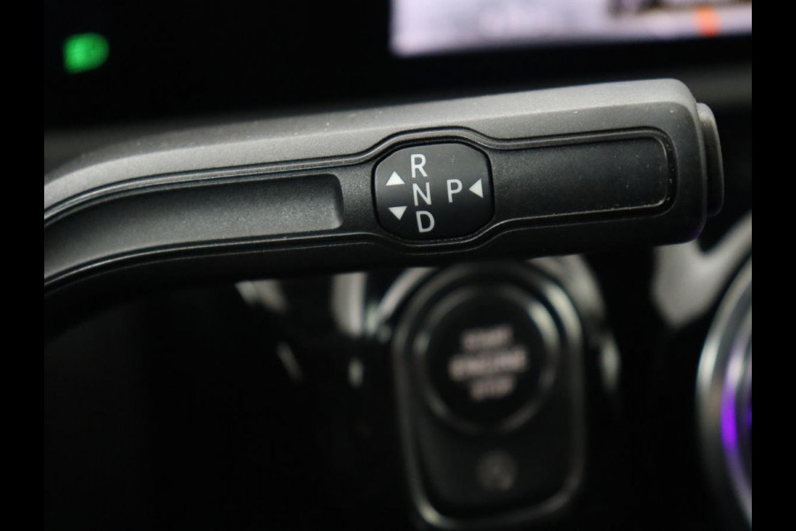 Mercedes-Benz A-Klasse 180 AMG | 66.100km NAP | Stoelverwarming | Camera | Sfeerverlichting | Leder/Alcantara | Navigatie | Full LED | Park Assist | Widescreen Mercedes-Benz A-Klasse 180 AMG | 66.100km NAP | Stoelverwarming | Camera | Sfeerverlichting | Leder/Alcantara | Navigatie | Full LED | Park Assist | Widescreen