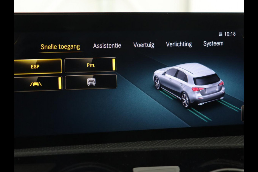 Mercedes-Benz A-Klasse 180 AMG | 66.100km NAP | Stoelverwarming | Camera | Sfeerverlichting | Leder/Alcantara | Navigatie | Full LED | Park Assist | Widescreen Mercedes-Benz A-Klasse 180 AMG | 66.100km NAP | Stoelverwarming | Camera | Sfeerverlichting | Leder/Alcantara | Navigatie | Full LED | Park Assist | Widescreen