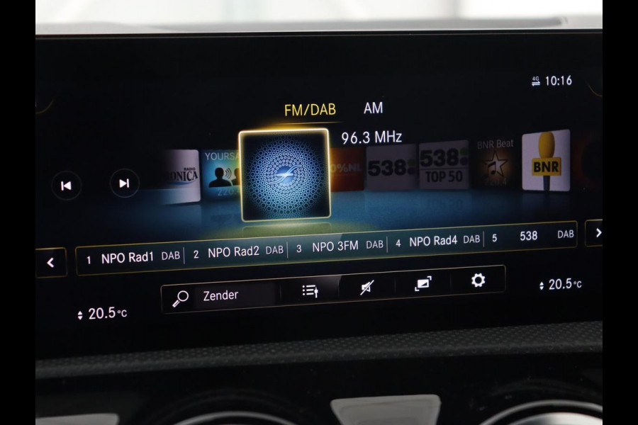 Mercedes-Benz A-Klasse 180 AMG | 66.100km NAP | Stoelverwarming | Camera | Sfeerverlichting | Leder/Alcantara | Navigatie | Full LED | Park Assist | Widescreen Mercedes-Benz A-Klasse 180 AMG | 66.100km NAP | Stoelverwarming | Camera | Sfeerverlichting | Leder/Alcantara | Navigatie | Full LED | Park Assist | Widescreen