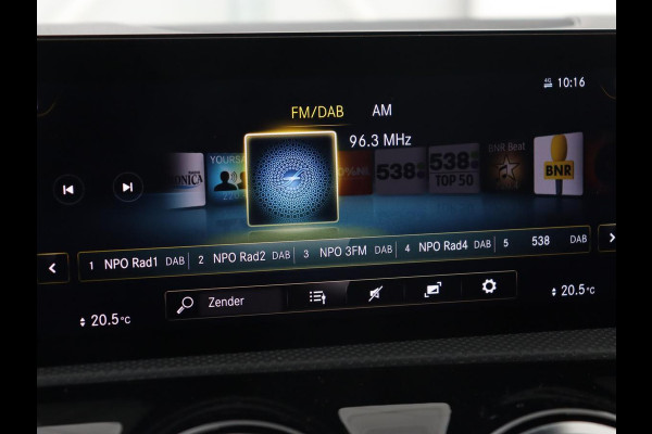 Mercedes-Benz A-Klasse 180 AMG | 66.100km NAP | Stoelverwarming | Camera | Sfeerverlichting | Leder/Alcantara | Navigatie | Full LED | Park Assist | Widescreen Mercedes-Benz A-Klasse 180 AMG | 66.100km NAP | Stoelverwarming | Camera | Sfeerverlichting | Leder/Alcantara | Navigatie | Full LED | Park Assist | Widescreen