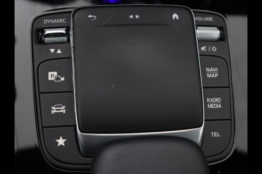 Mercedes-Benz A-Klasse 180 AMG | 66.100km NAP | Stoelverwarming | Camera | Sfeerverlichting | Leder/Alcantara | Navigatie | Full LED | Park Assist | Widescreen Mercedes-Benz A-Klasse 180 AMG | 66.100km NAP | Stoelverwarming | Camera | Sfeerverlichting | Leder/Alcantara | Navigatie | Full LED | Park Assist | Widescreen