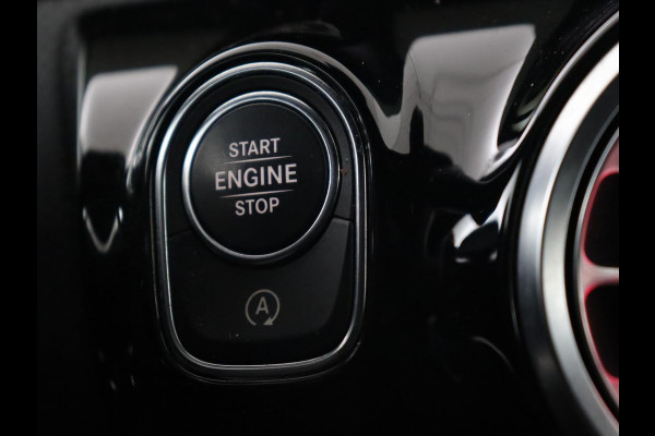 Mercedes-Benz A-Klasse 180 AMG | 66.100km NAP | Stoelverwarming | Camera | Sfeerverlichting | Leder/Alcantara | Navigatie | Full LED | Park Assist | Widescreen Mercedes-Benz A-Klasse 180 AMG | 66.100km NAP | Stoelverwarming | Camera | Sfeerverlichting | Leder/Alcantara | Navigatie | Full LED | Park Assist | Widescreen