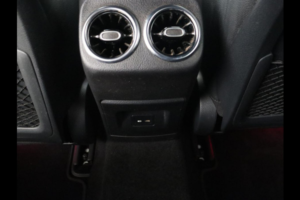 Mercedes-Benz A-Klasse 180 AMG | 66.100km NAP | Stoelverwarming | Camera | Sfeerverlichting | Leder/Alcantara | Navigatie | Full LED | Park Assist | Widescreen Mercedes-Benz A-Klasse 180 AMG | 66.100km NAP | Stoelverwarming | Camera | Sfeerverlichting | Leder/Alcantara | Navigatie | Full LED | Park Assist | Widescreen