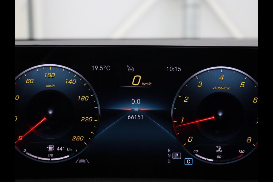Mercedes-Benz A-Klasse 180 AMG | 66.100km NAP | Stoelverwarming | Camera | Sfeerverlichting | Leder/Alcantara | Navigatie | Full LED | Park Assist | Widescreen Mercedes-Benz A-Klasse 180 AMG | 66.100km NAP | Stoelverwarming | Camera | Sfeerverlichting | Leder/Alcantara | Navigatie | Full LED | Park Assist | Widescreen