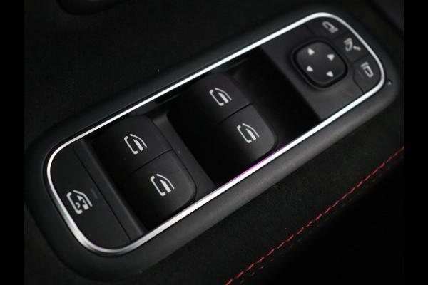 Mercedes-Benz A-Klasse 180 AMG | 66.100km NAP | Stoelverwarming | Camera | Sfeerverlichting | Leder/Alcantara | Navigatie | Full LED | Park Assist | Widescreen Mercedes-Benz A-Klasse 180 AMG | 66.100km NAP | Stoelverwarming | Camera | Sfeerverlichting | Leder/Alcantara | Navigatie | Full LED | Park Assist | Widescreen