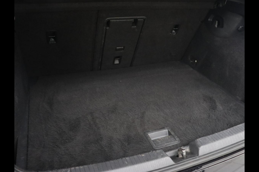 Volkswagen Golf 1.5 eTSI Style | Panoramadak | Stoelverwarming | Trekhaak | Massage | Matrix LED | Camera | Carplay | Keyless | Demping Adaptief | Memory | Navigatie | Park Assist | File Assistent Volkswagen Golf 1.5 eTSI Style | Panoramadak | Stoelverwarming | Trekhaak | Massage | Matrix LED | Camera | Carplay | Keyless | Demping Adaptief | Memory | Navigatie | Park Assist | File Assistent