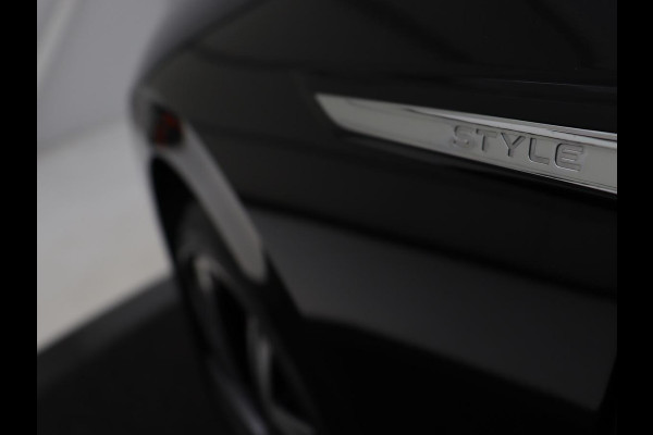 Volkswagen Golf 1.5 eTSI Style | Panoramadak | Stoelverwarming | Trekhaak | Massage | Matrix LED | Camera | Carplay | Keyless | Demping Adaptief | Memory | Navigatie | Park Assist | File Assistent Volkswagen Golf 1.5 eTSI Style | Panoramadak | Stoelverwarming | Trekhaak | Massage | Matrix LED | Camera | Carplay | Keyless | Demping Adaptief | Memory | Navigatie | Park Assist | File Assistent