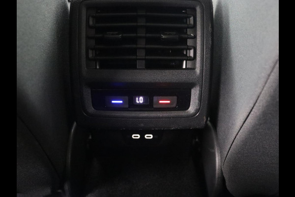 Volkswagen Golf 1.5 eTSI Style | Panoramadak | Stoelverwarming | Trekhaak | Massage | Matrix LED | Camera | Carplay | Keyless | Demping Adaptief | Memory | Navigatie | Park Assist | File Assistent Volkswagen Golf 1.5 eTSI Style | Panoramadak | Stoelverwarming | Trekhaak | Massage | Matrix LED | Camera | Carplay | Keyless | Demping Adaptief | Memory | Navigatie | Park Assist | File Assistent