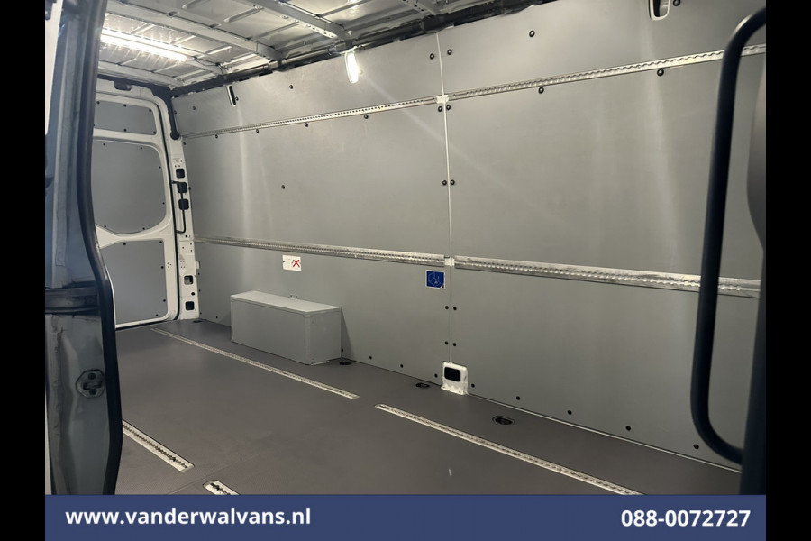 Mercedes-Benz Sprinter 315 CDI 150pk L3H2 Euro6 Airco | Camera | Navigatie | Chauffeursstoel 270 Graden achterdeuren, Cruisecontrol, Stoelverwarming, Parkeersensoren, Bijrijdersbank Mercedes-Benz Sprinter 315 CDI 150pk L3H2 Euro6 Airco | Camera | Navigatie | Chauffeursstoel 270 Graden achterdeuren, Cruisecontrol, Stoelverwarming, Parkeersensoren, Bijrijdersbank