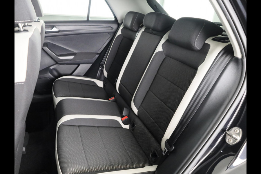 Volkswagen T-Roc 1.5 TSI Sport | DSG Automaat | Panoramadak | Automatische airco | LED koplampen | Navigatie | Carplay | Volkswagen T-Roc 1.5 TSI Sport | DSG Automaat | Panoramadak | Automatische airco | LED koplampen | Navigatie | Carplay |