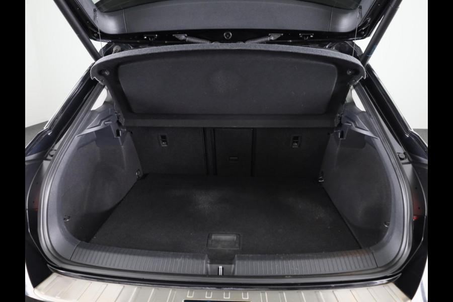 Volkswagen T-Roc 1.5 TSI Sport | DSG Automaat | Panoramadak | Automatische airco | LED koplampen | Navigatie | Carplay | Volkswagen T-Roc 1.5 TSI Sport | DSG Automaat | Panoramadak | Automatische airco | LED koplampen | Navigatie | Carplay |