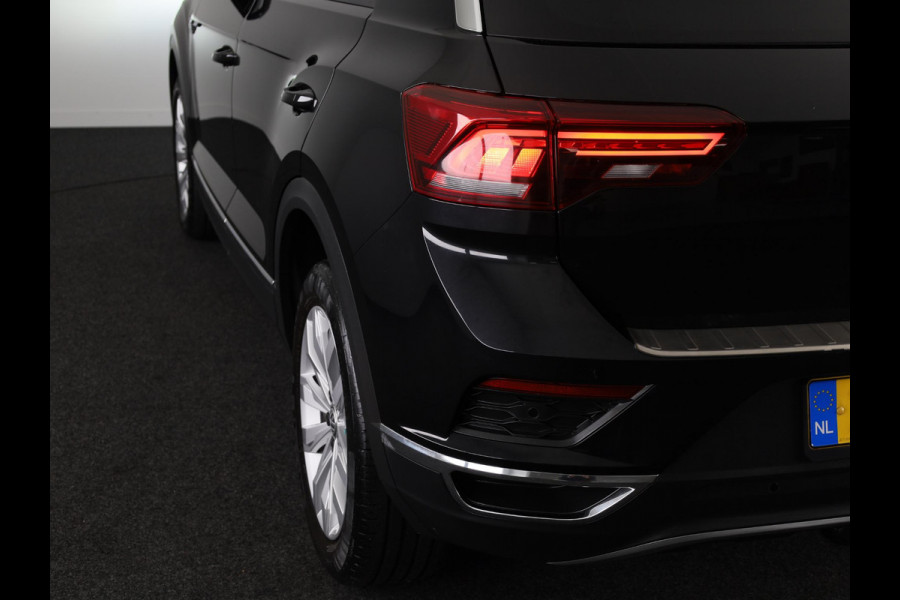 Volkswagen T-Roc 1.5 TSI Sport | DSG Automaat | Panoramadak | Automatische airco | LED koplampen | Navigatie | Carplay | Volkswagen T-Roc 1.5 TSI Sport | DSG Automaat | Panoramadak | Automatische airco | LED koplampen | Navigatie | Carplay |