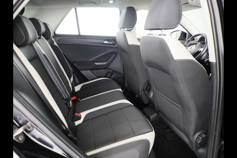 Volkswagen T-Roc 1.5 TSI Sport | DSG Automaat | Panoramadak | Automatische airco | LED koplampen | Navigatie | Carplay | Volkswagen T-Roc 1.5 TSI Sport | DSG Automaat | Panoramadak | Automatische airco | LED koplampen | Navigatie | Carplay |