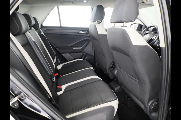 Volkswagen T-Roc 1.5 TSI Sport | DSG Automaat | Panoramadak | Automatische airco | LED koplampen | Navigatie | Carplay | Volkswagen T-Roc 1.5 TSI Sport | DSG Automaat | Panoramadak | Automatische airco | LED koplampen | Navigatie | Carplay |