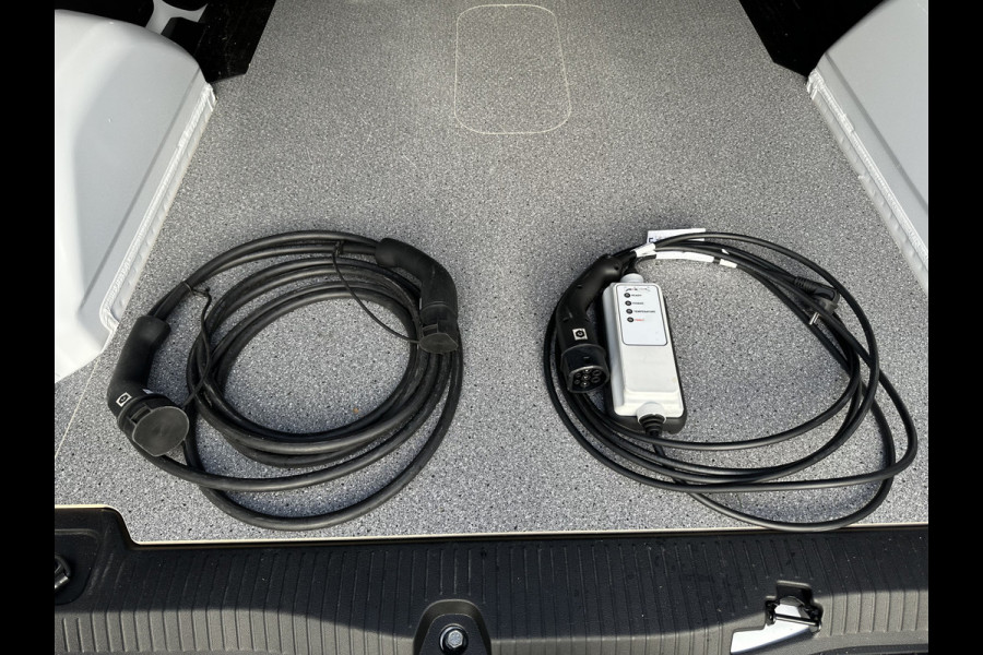 Nissan Townstar N-Connecta TEKNA L2H1 / 45 kWh / 100% Elektrisch / Fabrieksgarantie / 4.368 km / Camera / ECC / Cruise / Apple carplay / Android Nissan Townstar N-Connecta TEKNA L2H1 / 45 kWh / 100% Elektrisch / Fabrieksgarantie / 4.368 km / Camera / ECC / Cruise / Apple carplay / Android