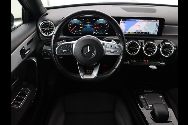 Mercedes-Benz A-Klasse 200 AMG | Panoramadak | Carplay | Memory | Matrix LED | Leder/Alcantara | Keyless | Sfeerverlichting | Camera | Park Assist | Navigatie | Widescreen Mercedes-Benz A-Klasse 200 AMG | Panoramadak | Carplay | Memory | Matrix LED | Leder/Alcantara | Keyless | Sfeerverlichting | Camera | Park Assist | Navigatie | Widescreen