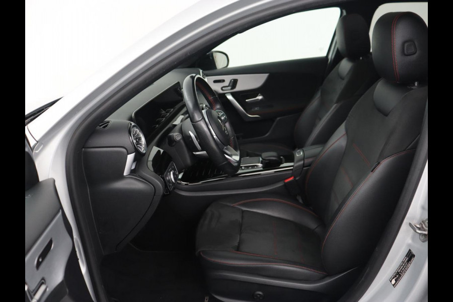 Mercedes-Benz A-Klasse 200 AMG | Panoramadak | Carplay | Memory | Matrix LED | Leder/Alcantara | Keyless | Sfeerverlichting | Camera | Park Assist | Navigatie | Widescreen Mercedes-Benz A-Klasse 200 AMG | Panoramadak | Carplay | Memory | Matrix LED | Leder/Alcantara | Keyless | Sfeerverlichting | Camera | Park Assist | Navigatie | Widescreen