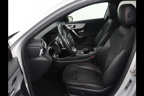 Mercedes-Benz A-Klasse 200 AMG | Panoramadak | Carplay | Memory | Matrix LED | Leder/Alcantara | Keyless | Sfeerverlichting | Camera | Park Assist | Navigatie | Widescreen Mercedes-Benz A-Klasse 200 AMG | Panoramadak | Carplay | Memory | Matrix LED | Leder/Alcantara | Keyless | Sfeerverlichting | Camera | Park Assist | Navigatie | Widescreen