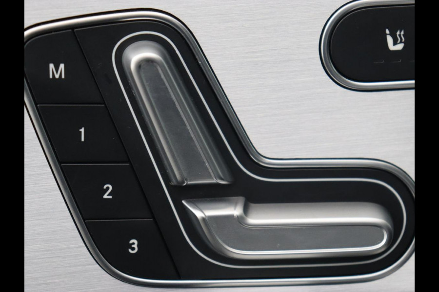 Mercedes-Benz A-Klasse 200 AMG | Panoramadak | Carplay | Memory | Matrix LED | Leder/Alcantara | Keyless | Sfeerverlichting | Camera | Park Assist | Navigatie | Widescreen Mercedes-Benz A-Klasse 200 AMG | Panoramadak | Carplay | Memory | Matrix LED | Leder/Alcantara | Keyless | Sfeerverlichting | Camera | Park Assist | Navigatie | Widescreen