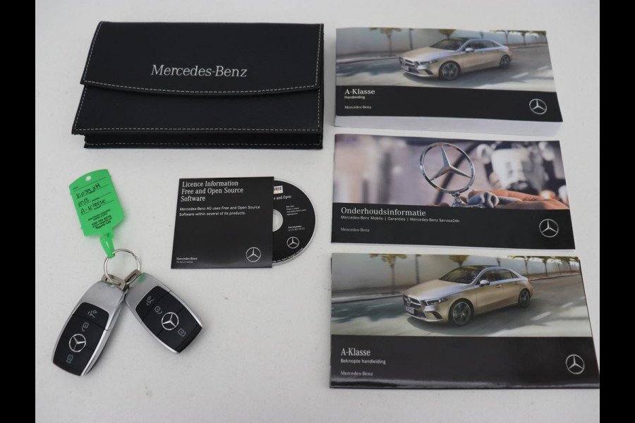 Mercedes-Benz A-Klasse 200 AMG | Panoramadak | Carplay | Memory | Matrix LED | Leder/Alcantara | Keyless | Sfeerverlichting | Camera | Park Assist | Navigatie | Widescreen Mercedes-Benz A-Klasse 200 AMG | Panoramadak | Carplay | Memory | Matrix LED | Leder/Alcantara | Keyless | Sfeerverlichting | Camera | Park Assist | Navigatie | Widescreen