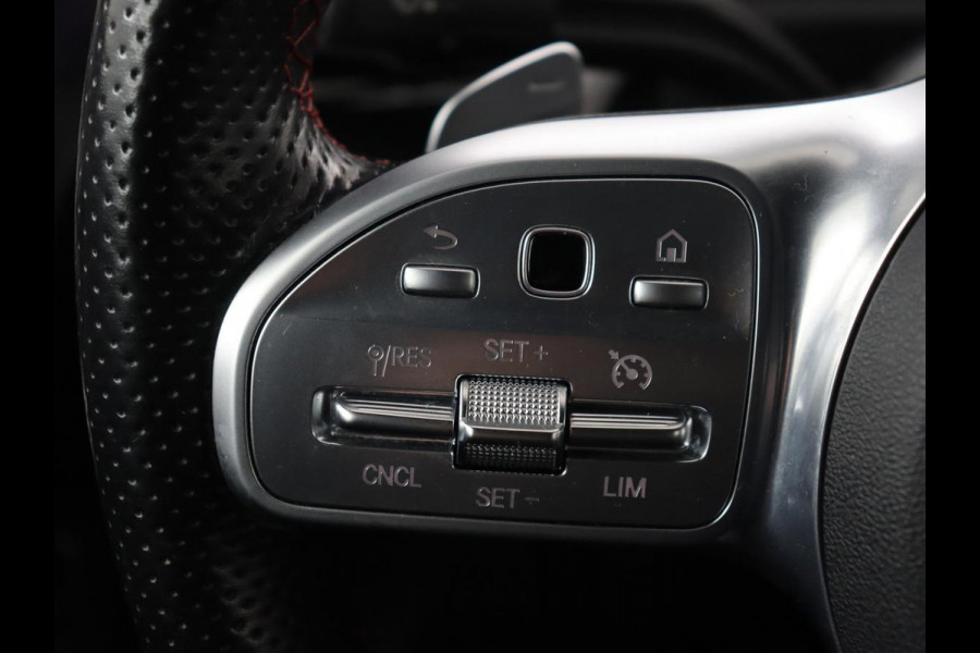 Mercedes-Benz A-Klasse 200 AMG | Panoramadak | Carplay | Memory | Matrix LED | Leder/Alcantara | Keyless | Sfeerverlichting | Camera | Park Assist | Navigatie | Widescreen Mercedes-Benz A-Klasse 200 AMG | Panoramadak | Carplay | Memory | Matrix LED | Leder/Alcantara | Keyless | Sfeerverlichting | Camera | Park Assist | Navigatie | Widescreen