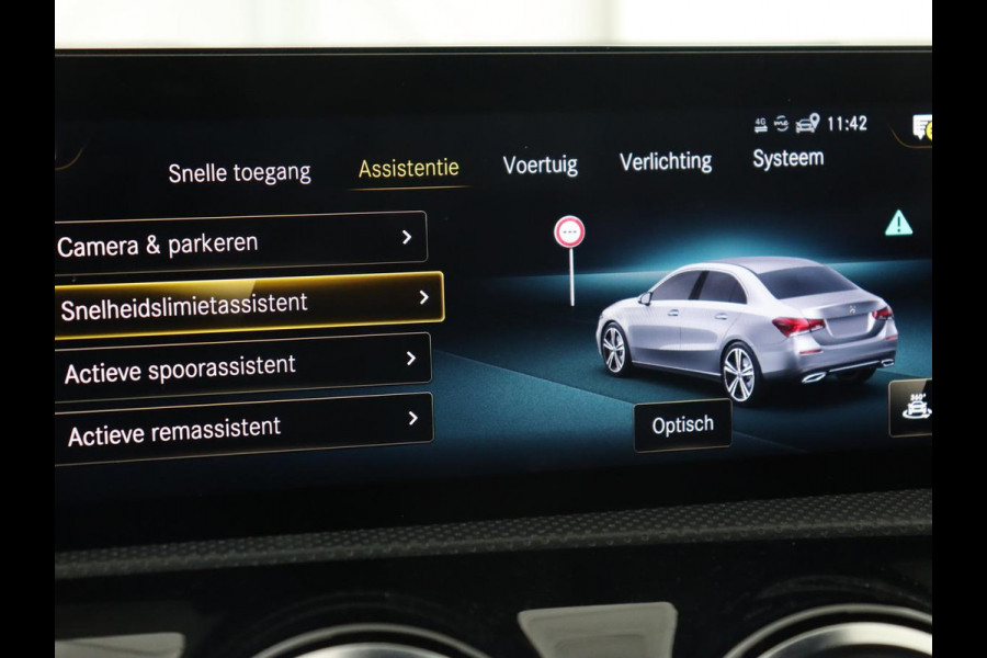 Mercedes-Benz A-Klasse 200 AMG | Panoramadak | Carplay | Memory | Matrix LED | Leder/Alcantara | Keyless | Sfeerverlichting | Camera | Park Assist | Navigatie | Widescreen Mercedes-Benz A-Klasse 200 AMG | Panoramadak | Carplay | Memory | Matrix LED | Leder/Alcantara | Keyless | Sfeerverlichting | Camera | Park Assist | Navigatie | Widescreen