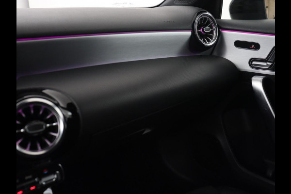 Mercedes-Benz A-Klasse 200 AMG | Panoramadak | Carplay | Memory | Matrix LED | Leder/Alcantara | Keyless | Sfeerverlichting | Camera | Park Assist | Navigatie | Widescreen Mercedes-Benz A-Klasse 200 AMG | Panoramadak | Carplay | Memory | Matrix LED | Leder/Alcantara | Keyless | Sfeerverlichting | Camera | Park Assist | Navigatie | Widescreen
