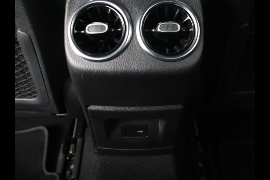 Mercedes-Benz A-Klasse 200 AMG | Panoramadak | Carplay | Memory | Matrix LED | Leder/Alcantara | Keyless | Sfeerverlichting | Camera | Park Assist | Navigatie | Widescreen Mercedes-Benz A-Klasse 200 AMG | Panoramadak | Carplay | Memory | Matrix LED | Leder/Alcantara | Keyless | Sfeerverlichting | Camera | Park Assist | Navigatie | Widescreen