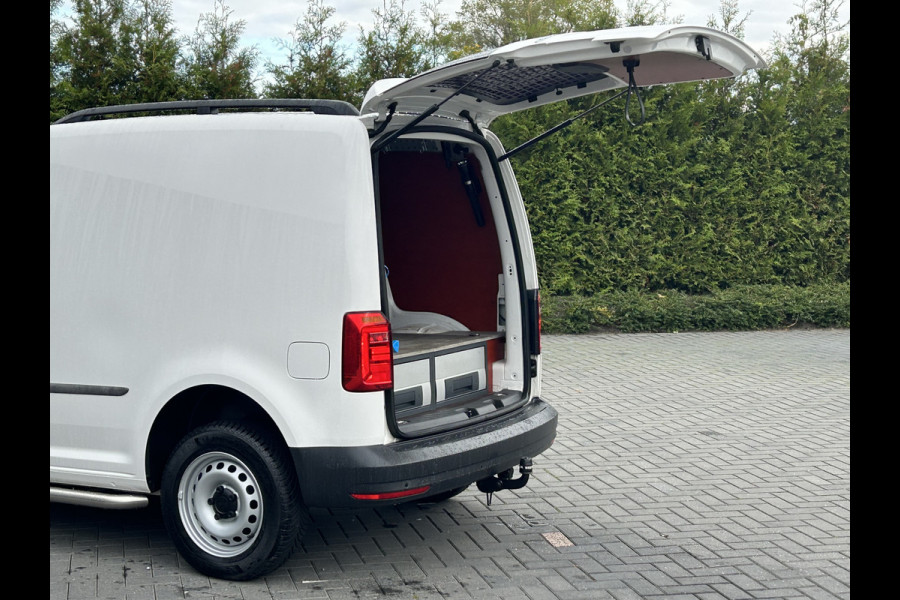 Volkswagen Caddy 2.0 TDI 123 PK / L1H1 / 4x4 / 4Motion / 1e EIG. / ACHTERKLEP / TREKHAAK / INRICHTING / AIRCO / CRUISE / NAVI / APPLE CARPLAY