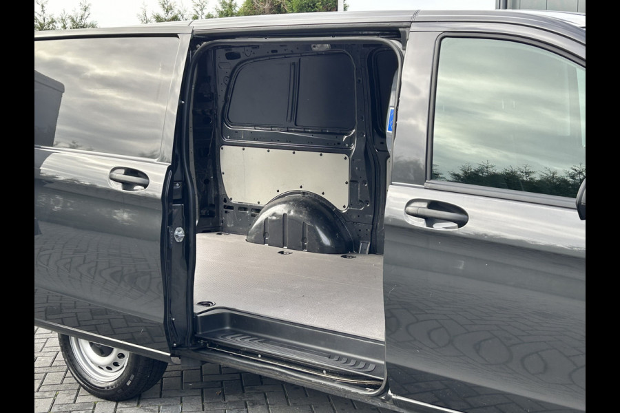 Mercedes-Benz Vito 110 CDI 110 PK / L2H1 / 1e EIGENAAR / TREKHAAK / AIRCO / BLUETOOTH