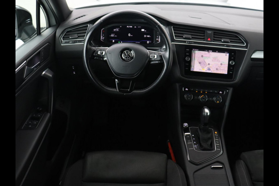 Volkswagen Tiguan Allspace 1.5 TSI R Line 7-Persoons | Panoramadak | Stoelverwarming | Trekhaak | Massage | Keyless | 19'' | Camera | Carplay | Adaptive cruise | Full LED | Navigatie Volkswagen Tiguan Allspace 1.5 TSI R Line 7-Persoons | Panoramadak | Stoelverwarming | Trekhaak | Massage | Keyless | 19'' | Camera | Carplay | Adaptive cruise | Full LED | Navigatie