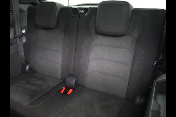 Volkswagen Tiguan Allspace 1.5 TSI R Line 7-Persoons | Panoramadak | Stoelverwarming | Trekhaak | Massage | Keyless | 19'' | Camera | Carplay | Adaptive cruise | Full LED | Navigatie Volkswagen Tiguan Allspace 1.5 TSI R Line 7-Persoons | Panoramadak | Stoelverwarming | Trekhaak | Massage | Keyless | 19'' | Camera | Carplay | Adaptive cruise | Full LED | Navigatie
