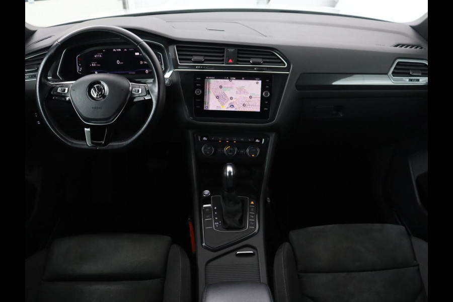 Volkswagen Tiguan Allspace 1.5 TSI R Line 7-Persoons | Panoramadak | Stoelverwarming | Trekhaak | Massage | Keyless | 19'' | Camera | Carplay | Adaptive cruise | Full LED | Navigatie Volkswagen Tiguan Allspace 1.5 TSI R Line 7-Persoons | Panoramadak | Stoelverwarming | Trekhaak | Massage | Keyless | 19'' | Camera | Carplay | Adaptive cruise | Full LED | Navigatie