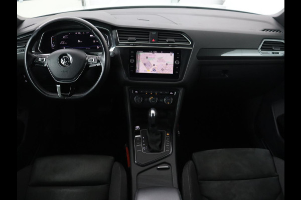 Volkswagen Tiguan Allspace 1.5 TSI R Line 7-Persoons | Panoramadak | Stoelverwarming | Trekhaak | Massage | Keyless | 19'' | Camera | Carplay | Adaptive cruise | Full LED | Navigatie Volkswagen Tiguan Allspace 1.5 TSI R Line 7-Persoons | Panoramadak | Stoelverwarming | Trekhaak | Massage | Keyless | 19'' | Camera | Carplay | Adaptive cruise | Full LED | Navigatie