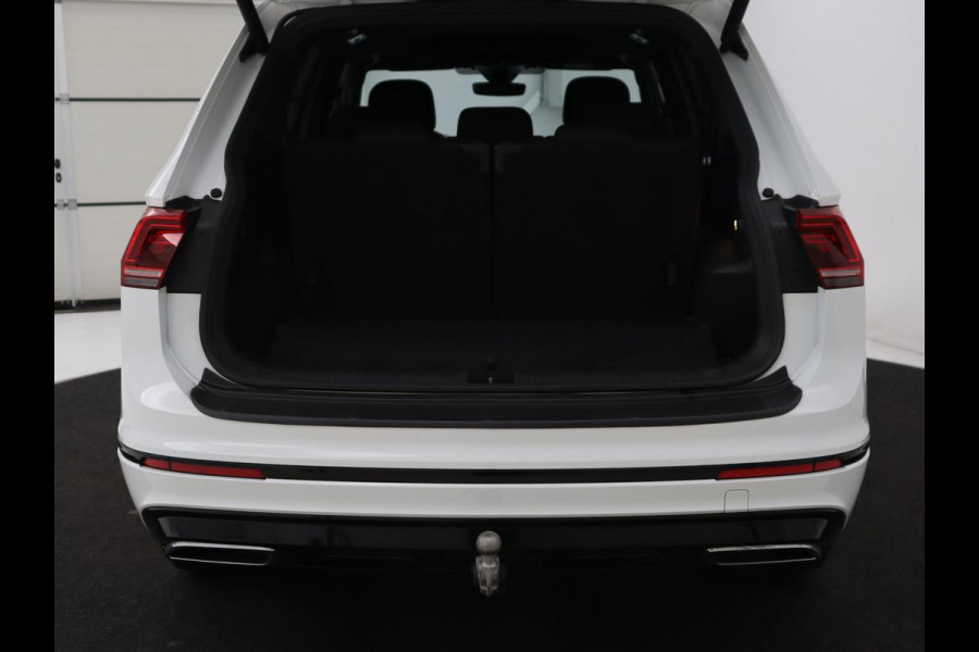 Volkswagen Tiguan Allspace 1.5 TSI R Line 7-Persoons | Panoramadak | Stoelverwarming | Trekhaak | Massage | Keyless | 19'' | Camera | Carplay | Adaptive cruise | Full LED | Navigatie Volkswagen Tiguan Allspace 1.5 TSI R Line 7-Persoons | Panoramadak | Stoelverwarming | Trekhaak | Massage | Keyless | 19'' | Camera | Carplay | Adaptive cruise | Full LED | Navigatie