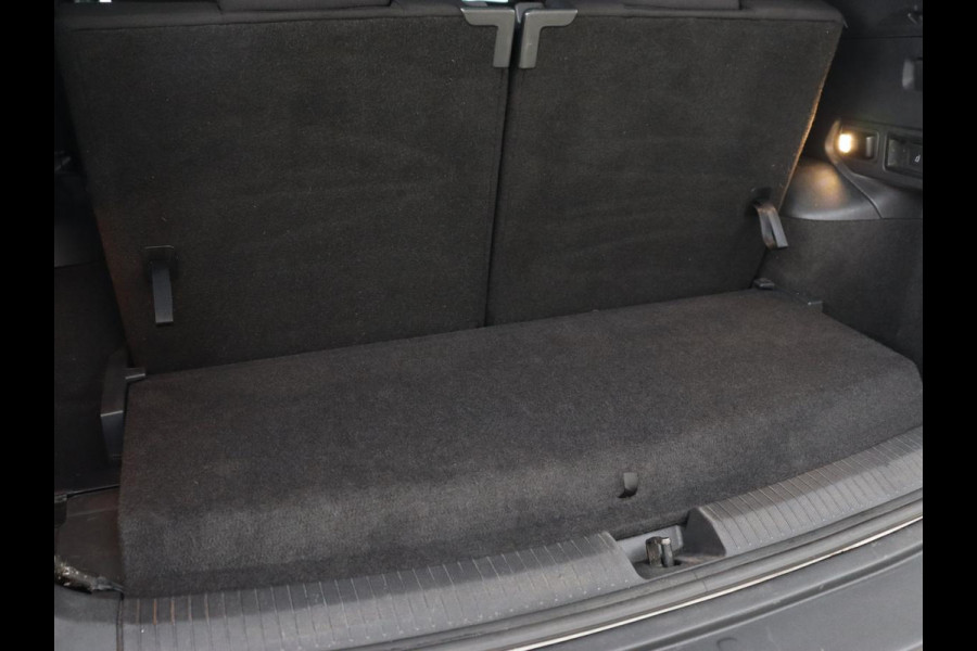 Volkswagen Tiguan Allspace 1.5 TSI R Line 7-Persoons | Panoramadak | Stoelverwarming | Trekhaak | Massage | Keyless | 19'' | Camera | Carplay | Adaptive cruise | Full LED | Navigatie Volkswagen Tiguan Allspace 1.5 TSI R Line 7-Persoons | Panoramadak | Stoelverwarming | Trekhaak | Massage | Keyless | 19'' | Camera | Carplay | Adaptive cruise | Full LED | Navigatie