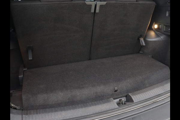 Volkswagen Tiguan Allspace 1.5 TSI R Line 7-Persoons | Panoramadak | Stoelverwarming | Trekhaak | Massage | Keyless | 19'' | Camera | Carplay | Adaptive cruise | Full LED | Navigatie Volkswagen Tiguan Allspace 1.5 TSI R Line 7-Persoons | Panoramadak | Stoelverwarming | Trekhaak | Massage | Keyless | 19'' | Camera | Carplay | Adaptive cruise | Full LED | Navigatie