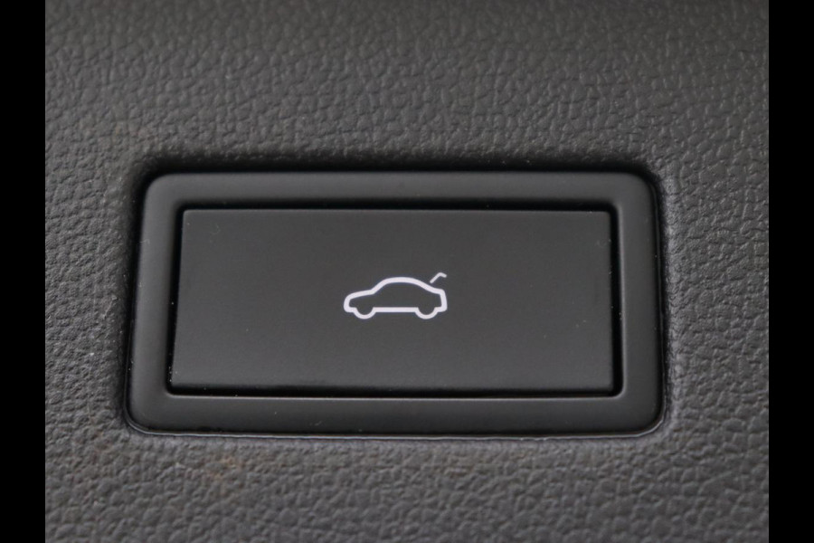 Volkswagen Tiguan Allspace 1.5 TSI R Line 7-Persoons | Panoramadak | Stoelverwarming | Trekhaak | Massage | Keyless | 19'' | Camera | Carplay | Adaptive cruise | Full LED | Navigatie Volkswagen Tiguan Allspace 1.5 TSI R Line 7-Persoons | Panoramadak | Stoelverwarming | Trekhaak | Massage | Keyless | 19'' | Camera | Carplay | Adaptive cruise | Full LED | Navigatie