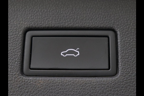 Volkswagen Tiguan Allspace 1.5 TSI R Line 7-Persoons | Panoramadak | Stoelverwarming | Trekhaak | Massage | Keyless | 19'' | Camera | Carplay | Adaptive cruise | Full LED | Navigatie Volkswagen Tiguan Allspace 1.5 TSI R Line 7-Persoons | Panoramadak | Stoelverwarming | Trekhaak | Massage | Keyless | 19'' | Camera | Carplay | Adaptive cruise | Full LED | Navigatie