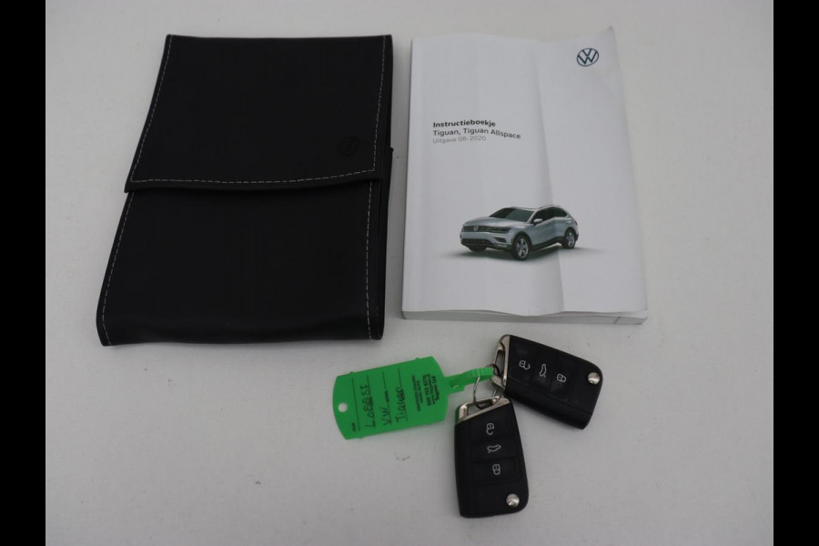 Volkswagen Tiguan Allspace 1.5 TSI R Line 7-Persoons | Panoramadak | Stoelverwarming | Trekhaak | Massage | Keyless | 19'' | Camera | Carplay | Adaptive cruise | Full LED | Navigatie Volkswagen Tiguan Allspace 1.5 TSI R Line 7-Persoons | Panoramadak | Stoelverwarming | Trekhaak | Massage | Keyless | 19'' | Camera | Carplay | Adaptive cruise | Full LED | Navigatie