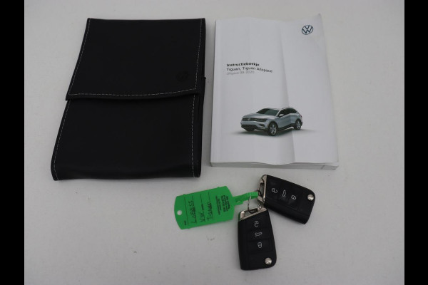 Volkswagen Tiguan Allspace 1.5 TSI R Line 7-Persoons | Panoramadak | Stoelverwarming | Trekhaak | Massage | Keyless | 19'' | Camera | Carplay | Adaptive cruise | Full LED | Navigatie Volkswagen Tiguan Allspace 1.5 TSI R Line 7-Persoons | Panoramadak | Stoelverwarming | Trekhaak | Massage | Keyless | 19'' | Camera | Carplay | Adaptive cruise | Full LED | Navigatie