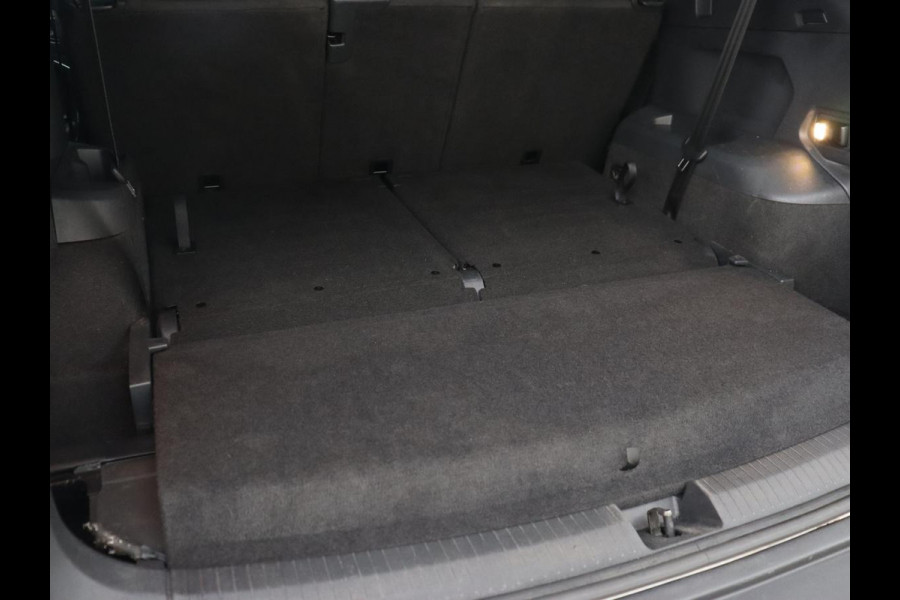 Volkswagen Tiguan Allspace 1.5 TSI R Line 7-Persoons | Panoramadak | Stoelverwarming | Trekhaak | Massage | Keyless | 19'' | Camera | Carplay | Adaptive cruise | Full LED | Navigatie Volkswagen Tiguan Allspace 1.5 TSI R Line 7-Persoons | Panoramadak | Stoelverwarming | Trekhaak | Massage | Keyless | 19'' | Camera | Carplay | Adaptive cruise | Full LED | Navigatie