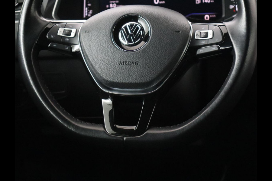 Volkswagen Tiguan Allspace 1.5 TSI R Line 7-Persoons | Panoramadak | Stoelverwarming | Trekhaak | Massage | Keyless | 19'' | Camera | Carplay | Adaptive cruise | Full LED | Navigatie Volkswagen Tiguan Allspace 1.5 TSI R Line 7-Persoons | Panoramadak | Stoelverwarming | Trekhaak | Massage | Keyless | 19'' | Camera | Carplay | Adaptive cruise | Full LED | Navigatie