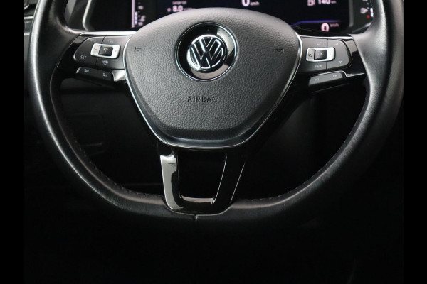 Volkswagen Tiguan Allspace 1.5 TSI R Line 7-Persoons | Panoramadak | Stoelverwarming | Trekhaak | Massage | Keyless | 19'' | Camera | Carplay | Adaptive cruise | Full LED | Navigatie Volkswagen Tiguan Allspace 1.5 TSI R Line 7-Persoons | Panoramadak | Stoelverwarming | Trekhaak | Massage | Keyless | 19'' | Camera | Carplay | Adaptive cruise | Full LED | Navigatie