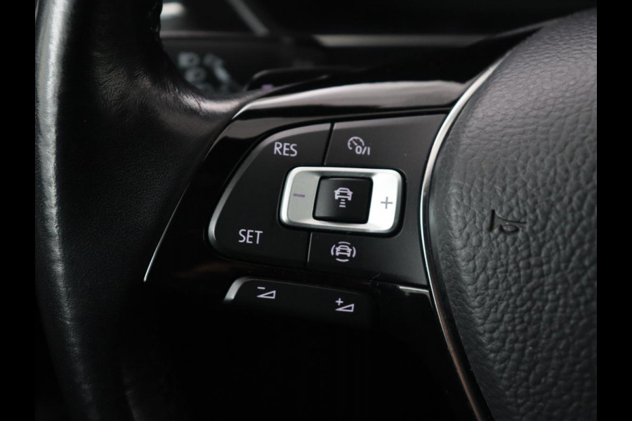 Volkswagen Tiguan Allspace 1.5 TSI R Line 7-Persoons | Panoramadak | Stoelverwarming | Trekhaak | Massage | Keyless | 19'' | Camera | Carplay | Adaptive cruise | Full LED | Navigatie Volkswagen Tiguan Allspace 1.5 TSI R Line 7-Persoons | Panoramadak | Stoelverwarming | Trekhaak | Massage | Keyless | 19'' | Camera | Carplay | Adaptive cruise | Full LED | Navigatie