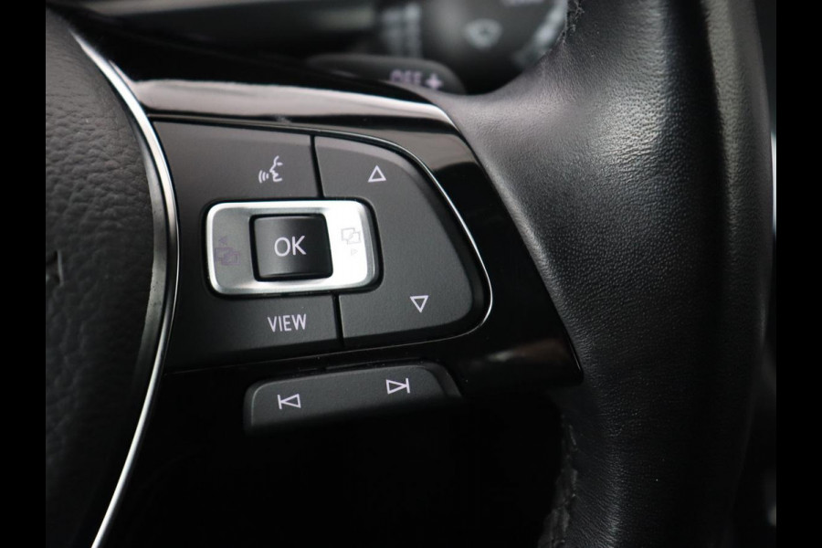 Volkswagen Tiguan Allspace 1.5 TSI R Line 7-Persoons | Panoramadak | Stoelverwarming | Trekhaak | Massage | Keyless | 19'' | Camera | Carplay | Adaptive cruise | Full LED | Navigatie Volkswagen Tiguan Allspace 1.5 TSI R Line 7-Persoons | Panoramadak | Stoelverwarming | Trekhaak | Massage | Keyless | 19'' | Camera | Carplay | Adaptive cruise | Full LED | Navigatie