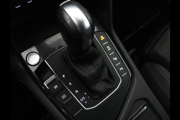 Volkswagen Tiguan Allspace 1.5 TSI R Line 7-Persoons | Panoramadak | Stoelverwarming | Trekhaak | Massage | Keyless | 19'' | Camera | Carplay | Adaptive cruise | Full LED | Navigatie Volkswagen Tiguan Allspace 1.5 TSI R Line 7-Persoons | Panoramadak | Stoelverwarming | Trekhaak | Massage | Keyless | 19'' | Camera | Carplay | Adaptive cruise | Full LED | Navigatie