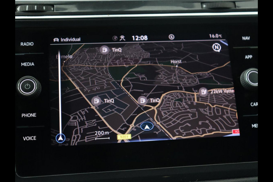 Volkswagen Tiguan Allspace 1.5 TSI R Line 7-Persoons | Panoramadak | Stoelverwarming | Trekhaak | Massage | Keyless | 19'' | Camera | Carplay | Adaptive cruise | Full LED | Navigatie Volkswagen Tiguan Allspace 1.5 TSI R Line 7-Persoons | Panoramadak | Stoelverwarming | Trekhaak | Massage | Keyless | 19'' | Camera | Carplay | Adaptive cruise | Full LED | Navigatie