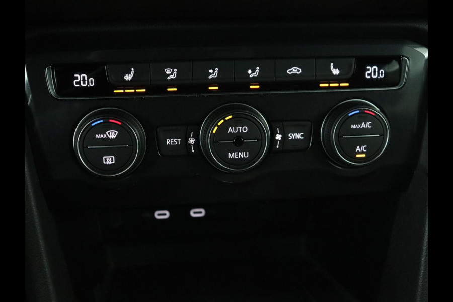 Volkswagen Tiguan Allspace 1.5 TSI R Line 7-Persoons | Panoramadak | Stoelverwarming | Trekhaak | Massage | Keyless | 19'' | Camera | Carplay | Adaptive cruise | Full LED | Navigatie Volkswagen Tiguan Allspace 1.5 TSI R Line 7-Persoons | Panoramadak | Stoelverwarming | Trekhaak | Massage | Keyless | 19'' | Camera | Carplay | Adaptive cruise | Full LED | Navigatie